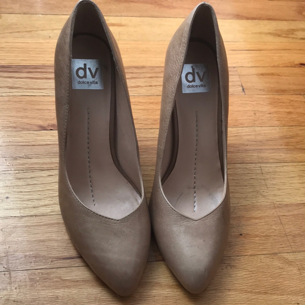 💸SOLD💸 Beige/Cream Classic High Heel Pumps